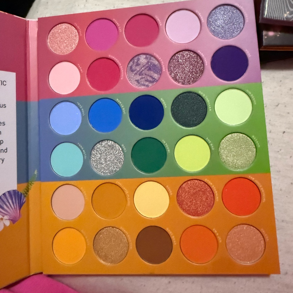 Morphe x Nyane Vibrant Eyeshadow Palette